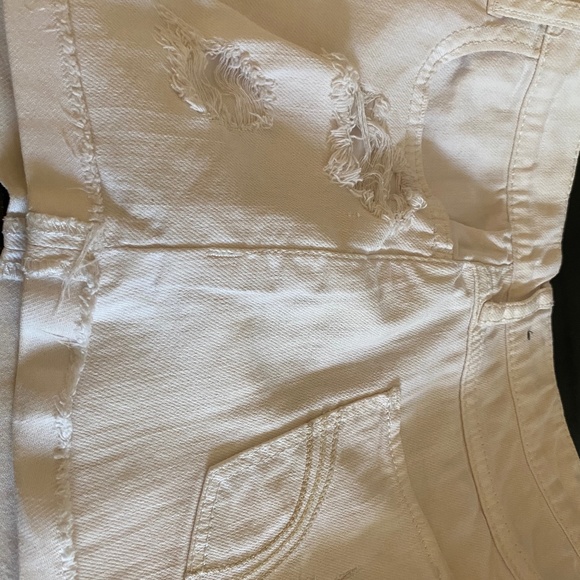 Hollister - Picture 2 of 13